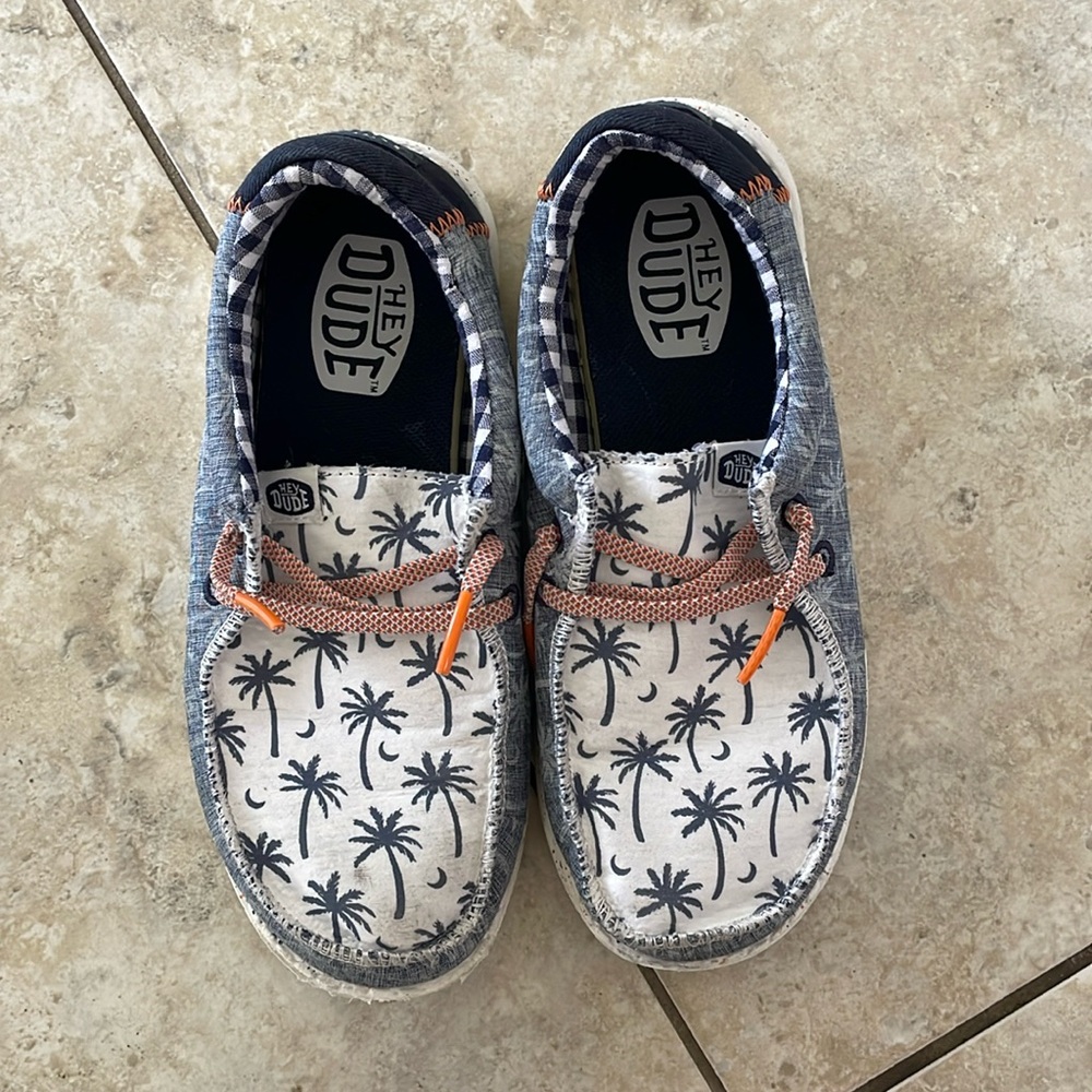 Kids Hey Dude Palm Tree shoes size 1
